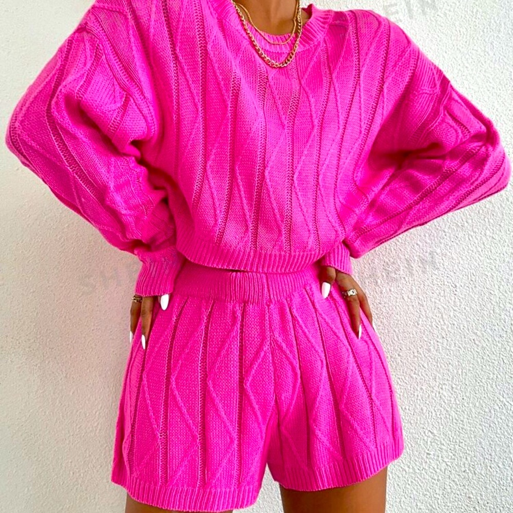 Small pick sweater set
